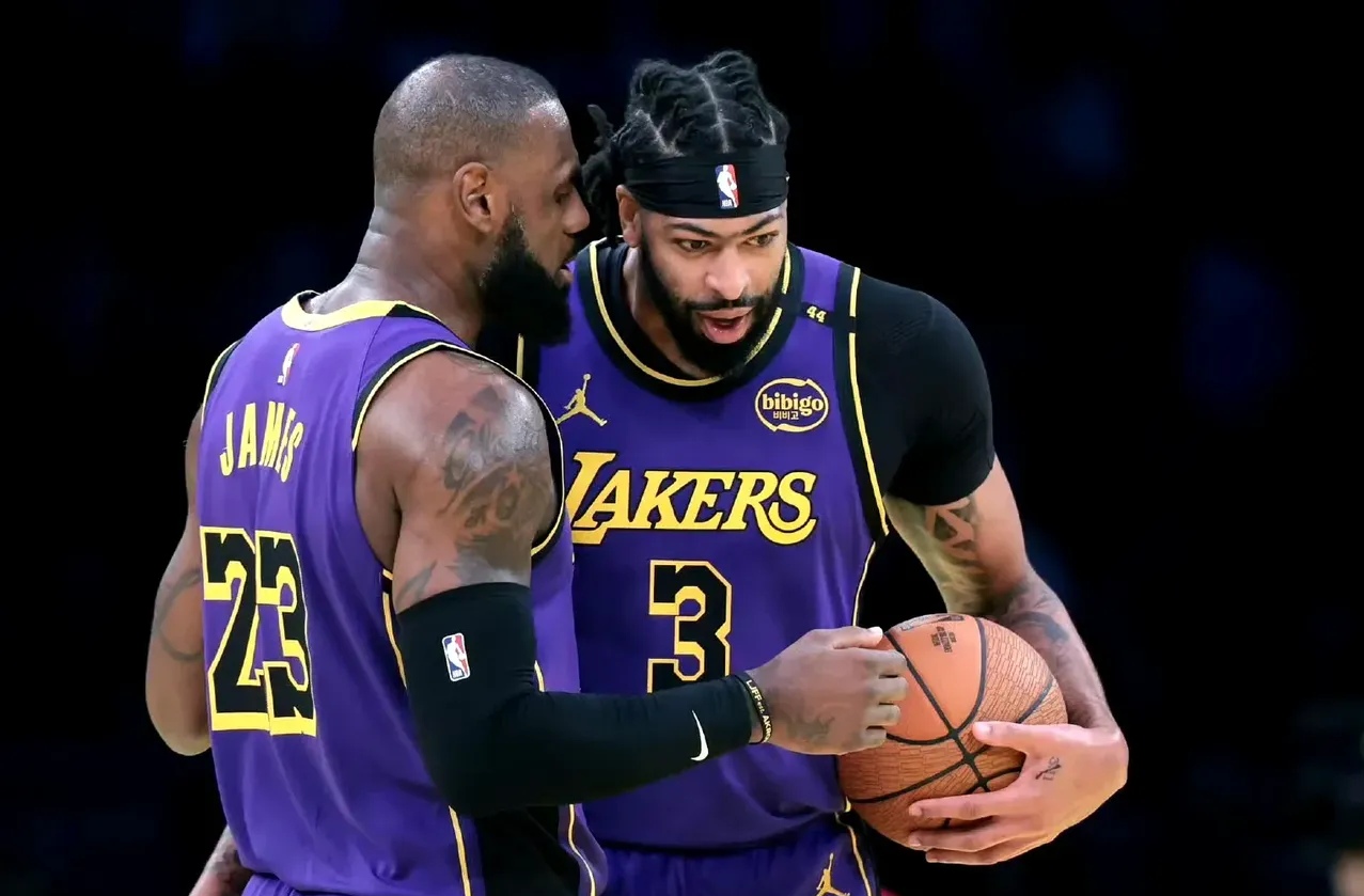 爱游戏中国-小牛队将对阵湖人，客场备战需谨慎应对