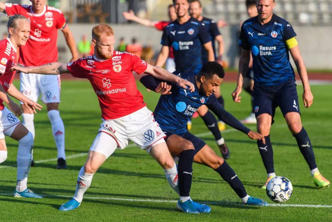 精彩足球对决中球队攻防转换快速有效的简单介绍 精彩足球对决中球队攻防转换快速有效的简单介绍