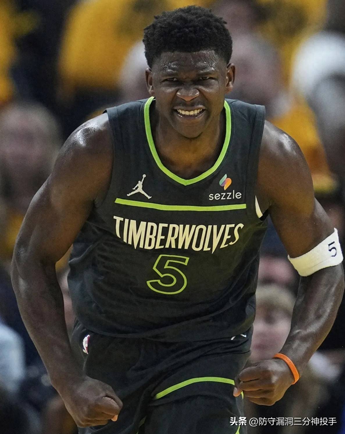 关于火箭主场惊险击败森林狼，约翰逊全场最佳表现保卫主场的信息