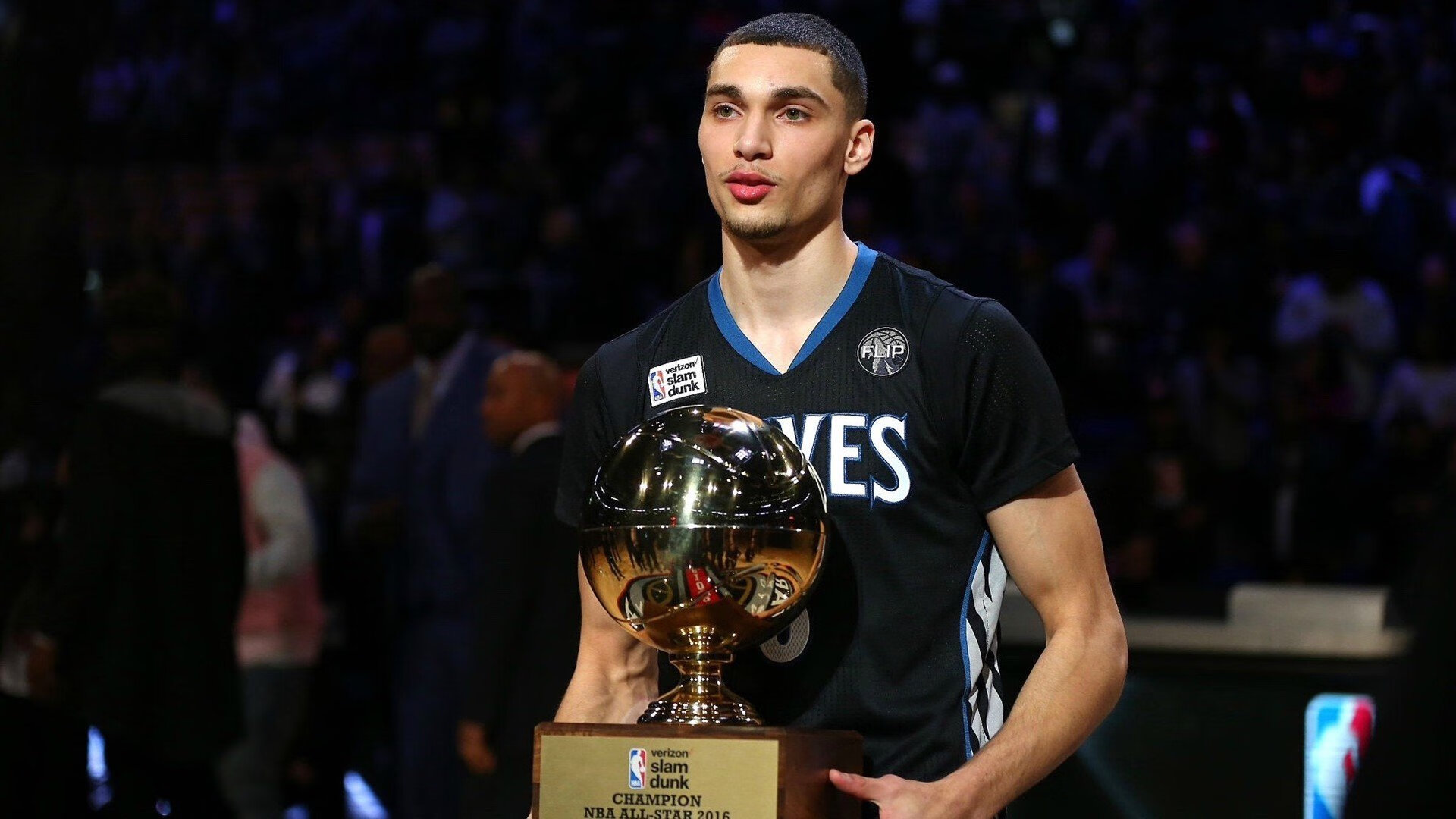 字母哥狂轰45分撕裂防线,76人铁血防守锁死篮网三巨头