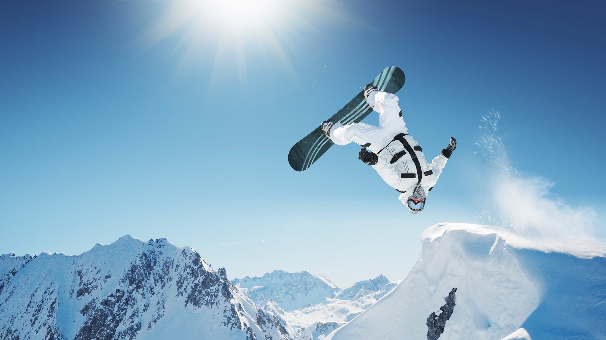 赛道与球场的双重奏，F1街道赛焦点战与挪威生死战取胜埃及的激情碰撞