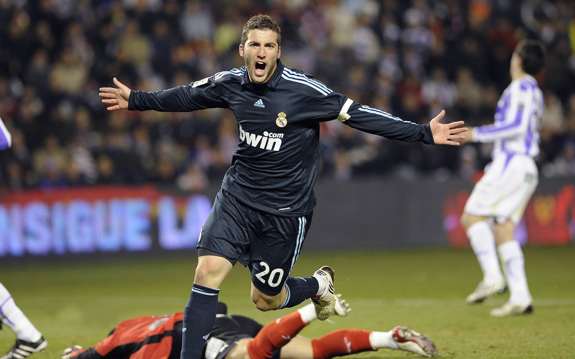 爱游戏中国-班凯罗在焦点战证明自己，雷霆力克雄鹿